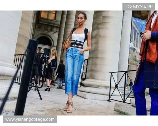 全球足球巨星时尚风采与服装潮流解析 全球足球巨星时尚风采与服装潮流解析