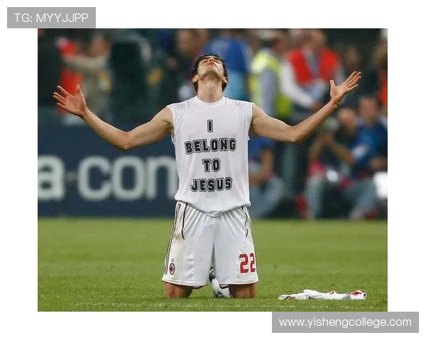 足球明星精彩瞬间全景展示尽显风采与魅力的动作照片合集