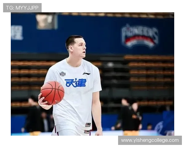 南京篮球队在选拔赛中以65分稳居积分榜首位展现强劲实力